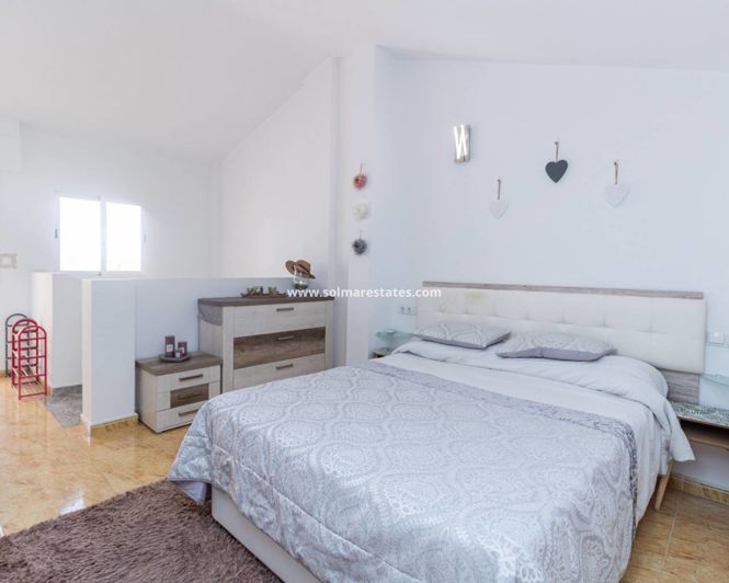 Image No.29-3 Bed Townhouse for sale