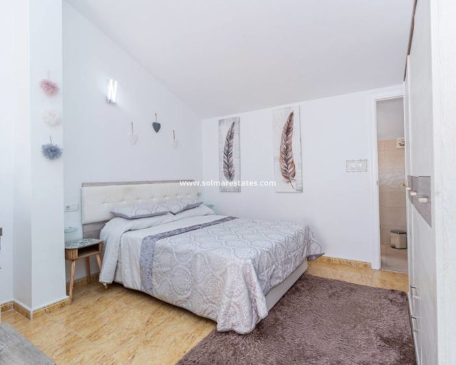 Image No.30-3 Bed Townhouse for sale