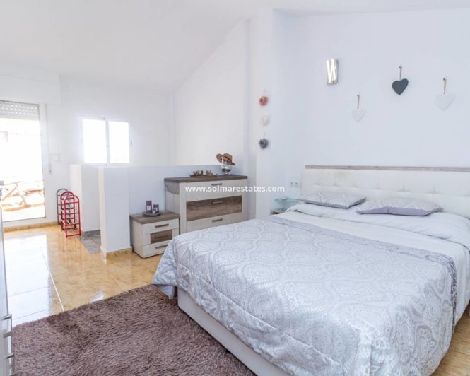 Image No.31-3 Bed Townhouse for sale