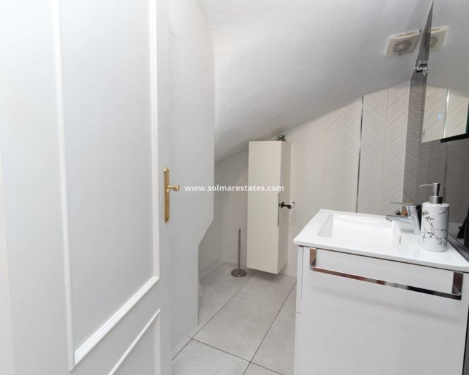 Image No.8-3 Bed Townhouse for sale