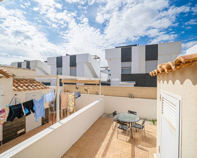 Image No.17-2 Bed Townhouse for sale