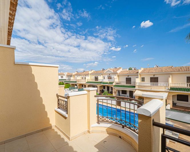 Image No.26-2 Bed Townhouse for sale
