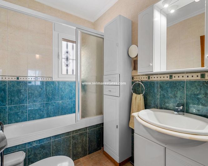 Image No.20-2 Bed House for sale