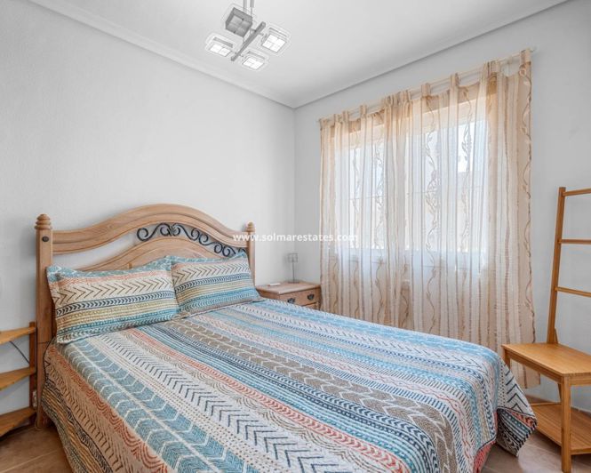 Image No.21-2 Bed House for sale