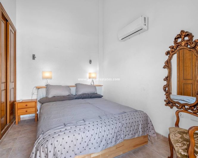 Image No.25-2 Bed House for sale