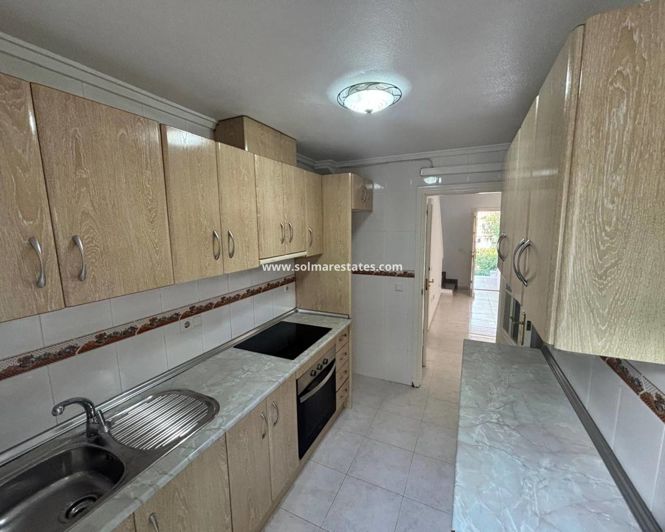 Image No.12-3 Bed Townhouse for sale