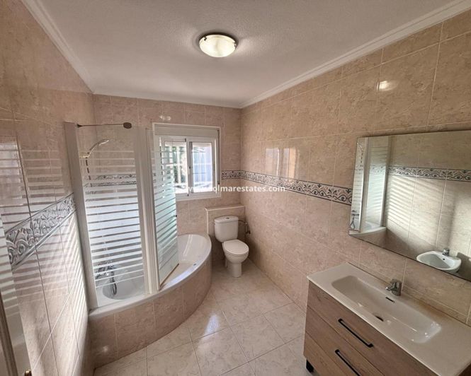 Image No.15-3 Bed Townhouse for sale