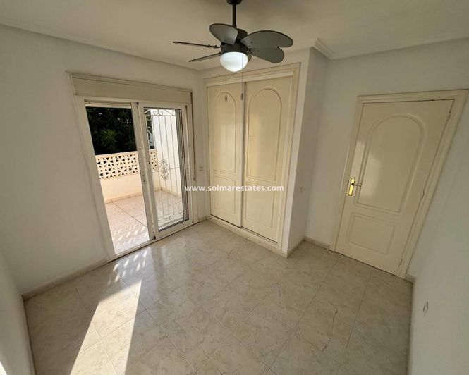 Image No.16-3 Bed Townhouse for sale