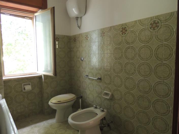 Image No.3-2 Bed Country House for sale