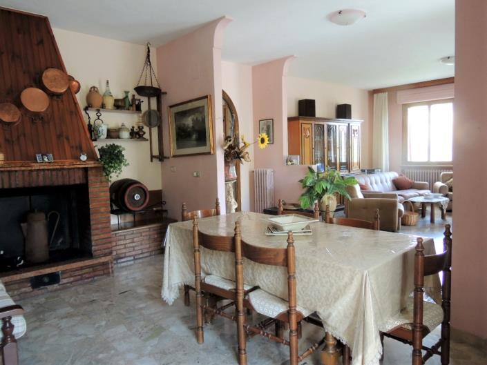 Image No.11-4 Bed Country House for sale