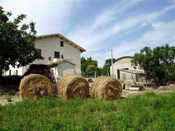 4 Bed Country House for sale