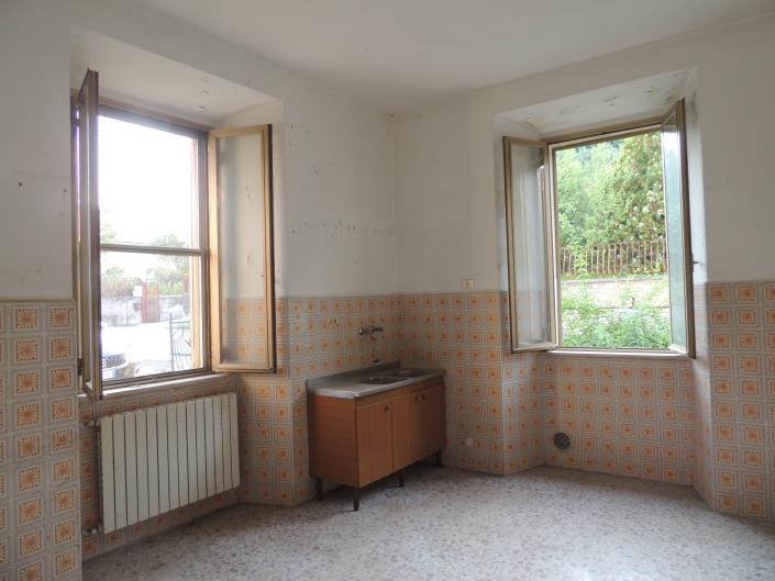 Image No.10-2 Bed Farmhouse for sale