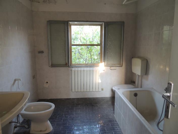 Image No.14-2 Bed Farmhouse for sale