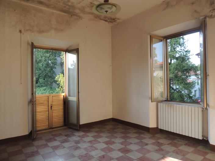 Image No.18-2 Bed Farmhouse for sale