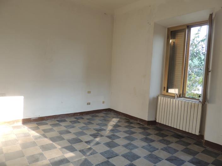 Image No.21-2 Bed Farmhouse for sale