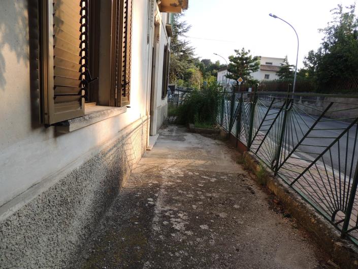 Image No.28-2 Bed Farmhouse for sale