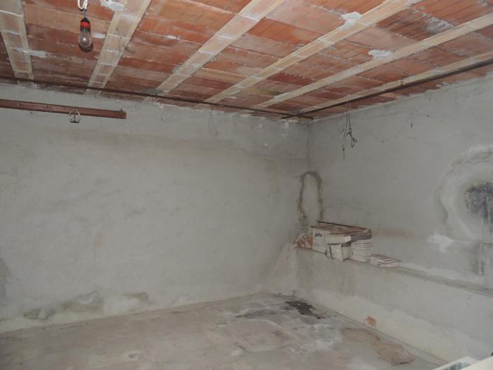 Image No.32-2 Bed Farmhouse for sale