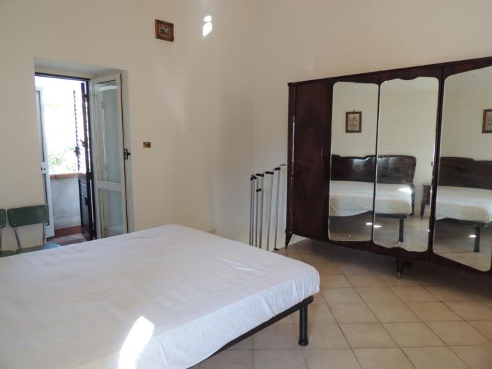 Image No.15-2 Bed Property for sale