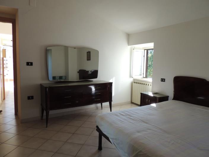 Image No.14-2 Bed Property for sale