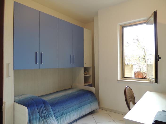 Image No.17-5 Bed Property for sale