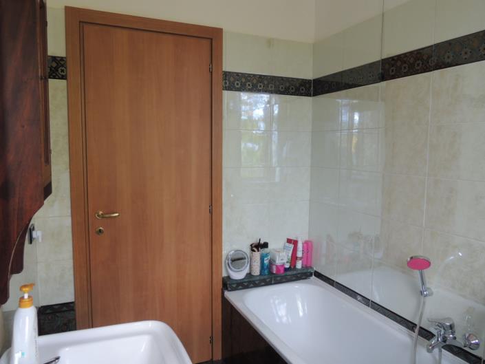 Image No.19-5 Bed Property for sale