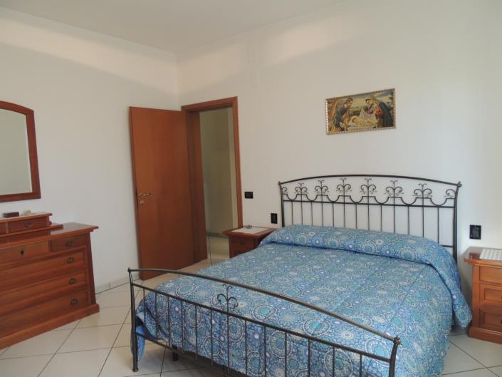 Image No.14-5 Bed Property for sale