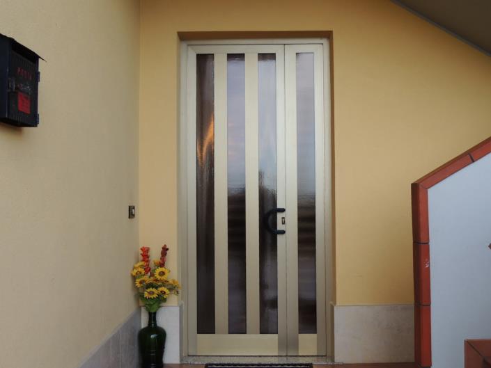 Image No.9-5 Bed Property for sale