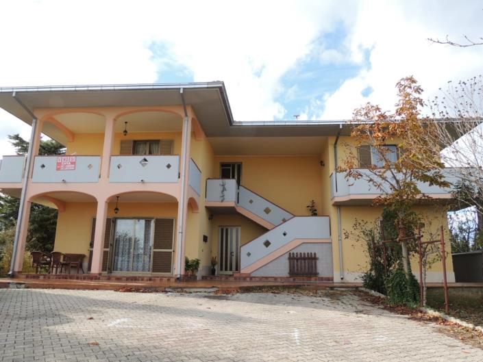 Image No.2-5 Bed Property for sale