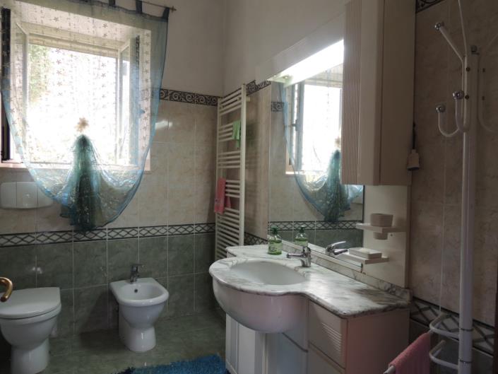 Image No.12-4 Bed Villa / Detached for sale