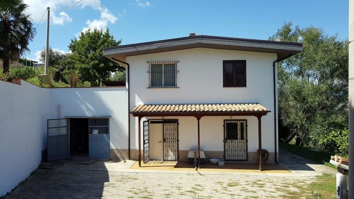 Image No.2-2 Bed Country House for sale