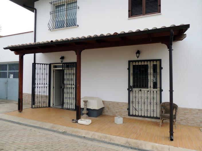 Image No.6-2 Bed Country House for sale