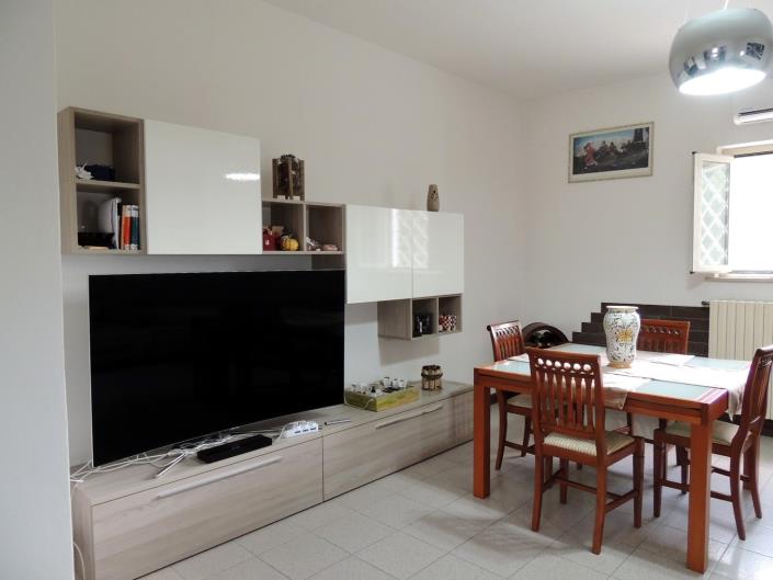 Image No.8-2 Bed Country House for sale