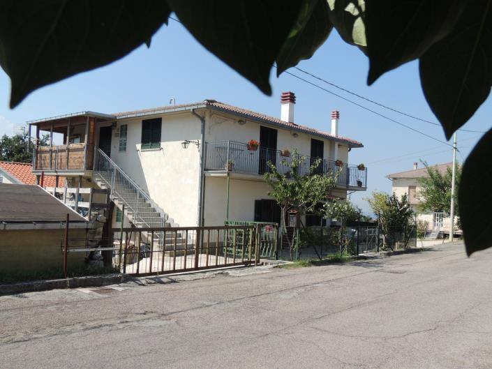 Image No.2-Villa / Détaché de 4 chambres à vendre à Caramanico Terme