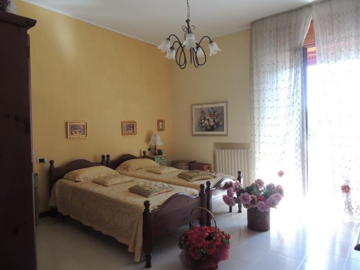 Image No.17-3 Bed Apartment for sale