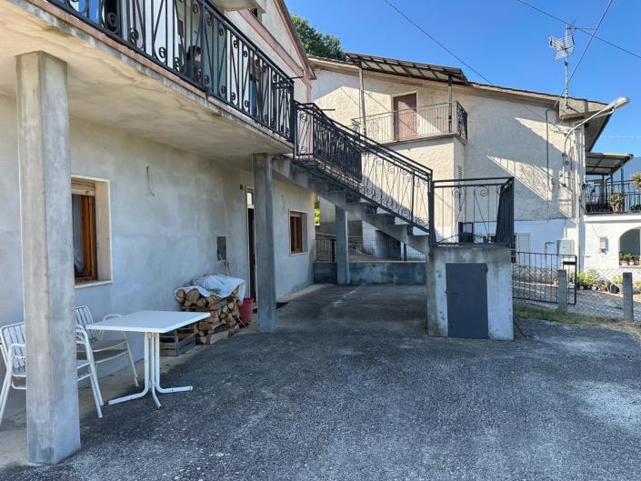 Image No.4-3 Bed Property for sale