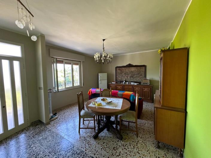 Image No.20-3 Bed Property for sale