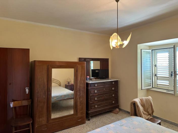 Image No.25-3 Bed Property for sale