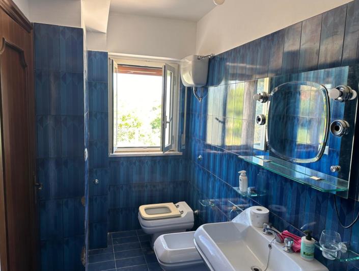 Image No.18-3 Bed Property for sale