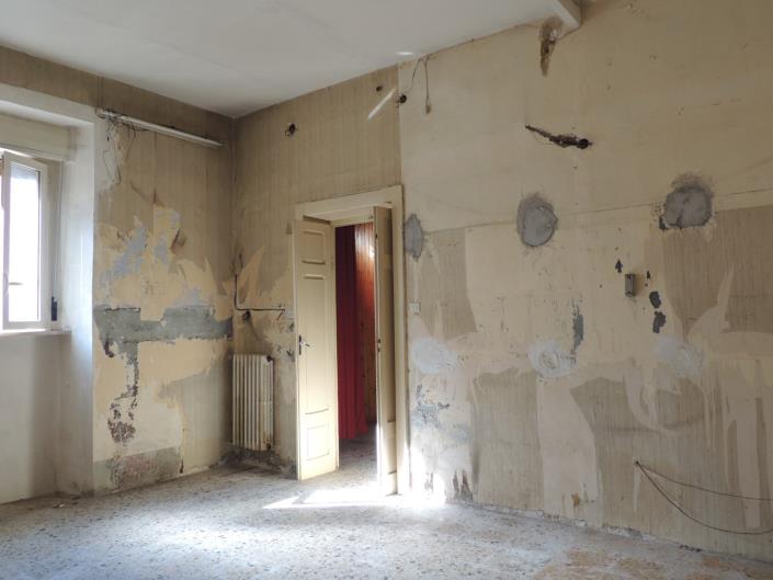 Image No.10-3 Bed House for sale