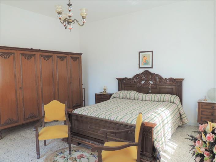 Image No.23-3 Bed Country House for sale