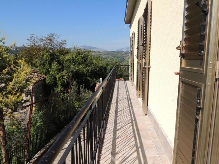 Image No.32-3 Bed Country House for sale