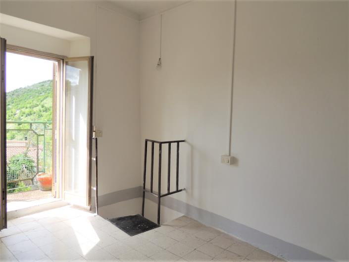 Image No.9-2 Bed House for sale