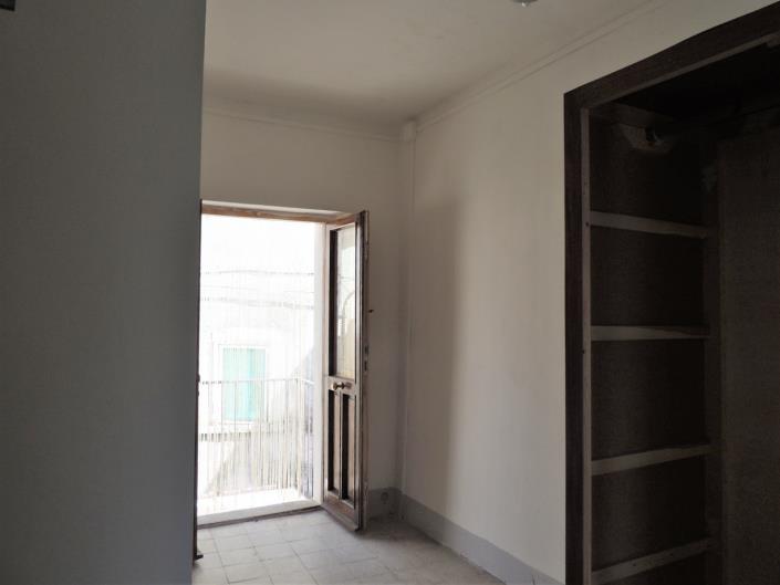 Image No.10-2 Bed House for sale