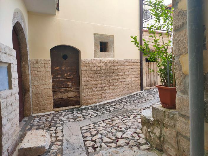 Image No.34-2 Bed House for sale