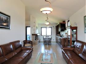 Image No.11-Appartement de 2 chambres à vendre à Abbateggio