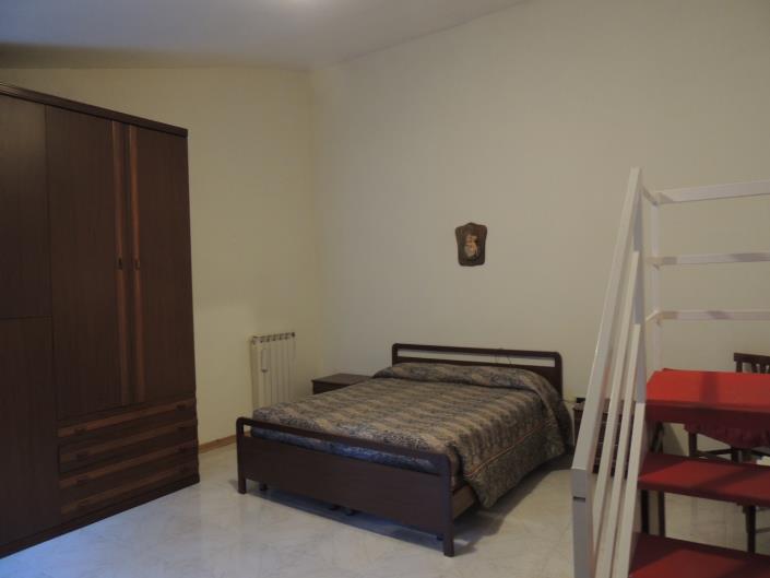 Image No.8-2 Bed House for sale