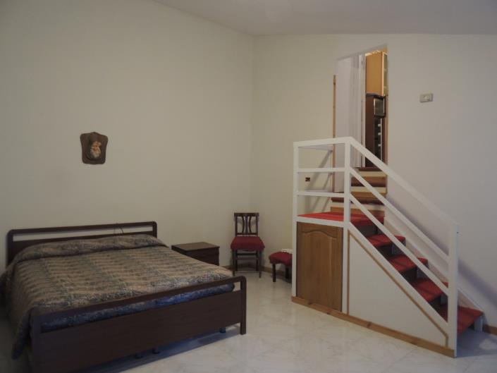 Image No.9-2 Bed House for sale