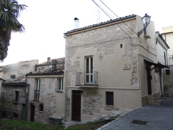 Image No.1-2 Bed House for sale