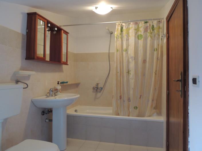 Image No.12-2 Bed House for sale