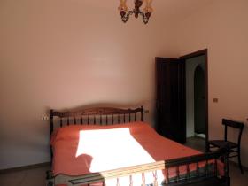 Image No.14-2 Bed Villa / Detached for sale